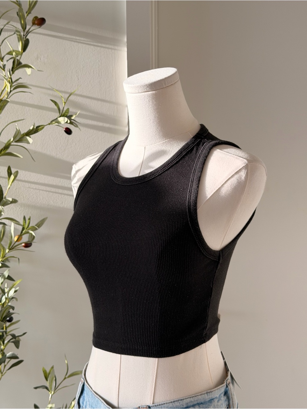 Zara Black Ribbed Racerback Crop Tank - Picture 2 of 5